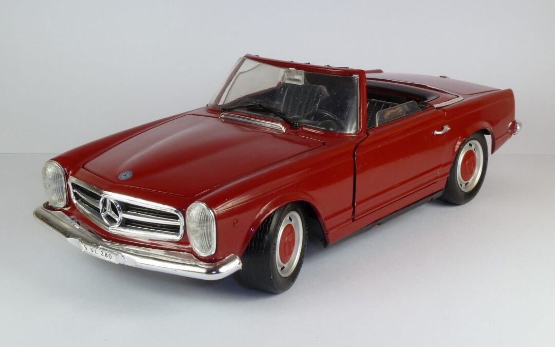 12.000 Euro Schaden an rotem Oldtimer in Offenburg, Verursacher flüchtet