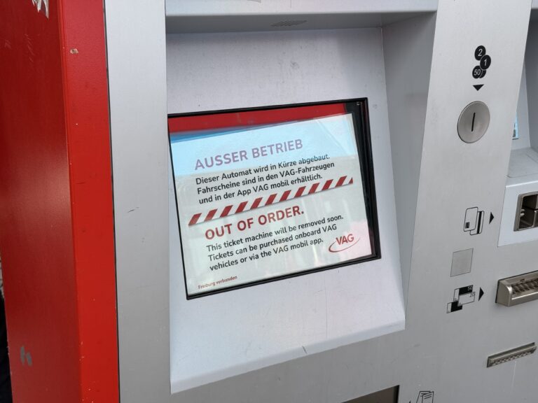 Freiburg: VAG baut alle Fahrkartenautomaten an Haltestellen ab