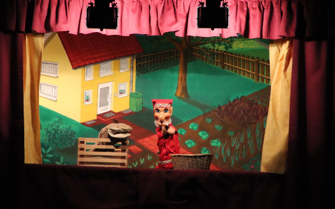 Lörrach: 600 Vorschulkinder lernen Mülltrennung mit Puppentheater