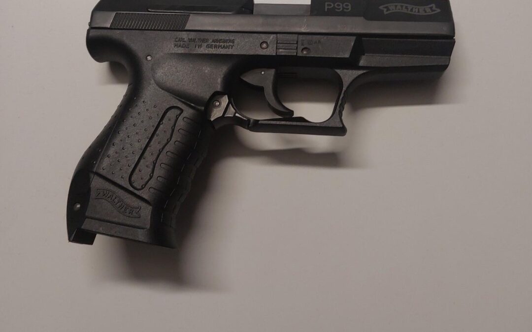 Freiburg: Mann mit Schreckschusswaffe im Zug