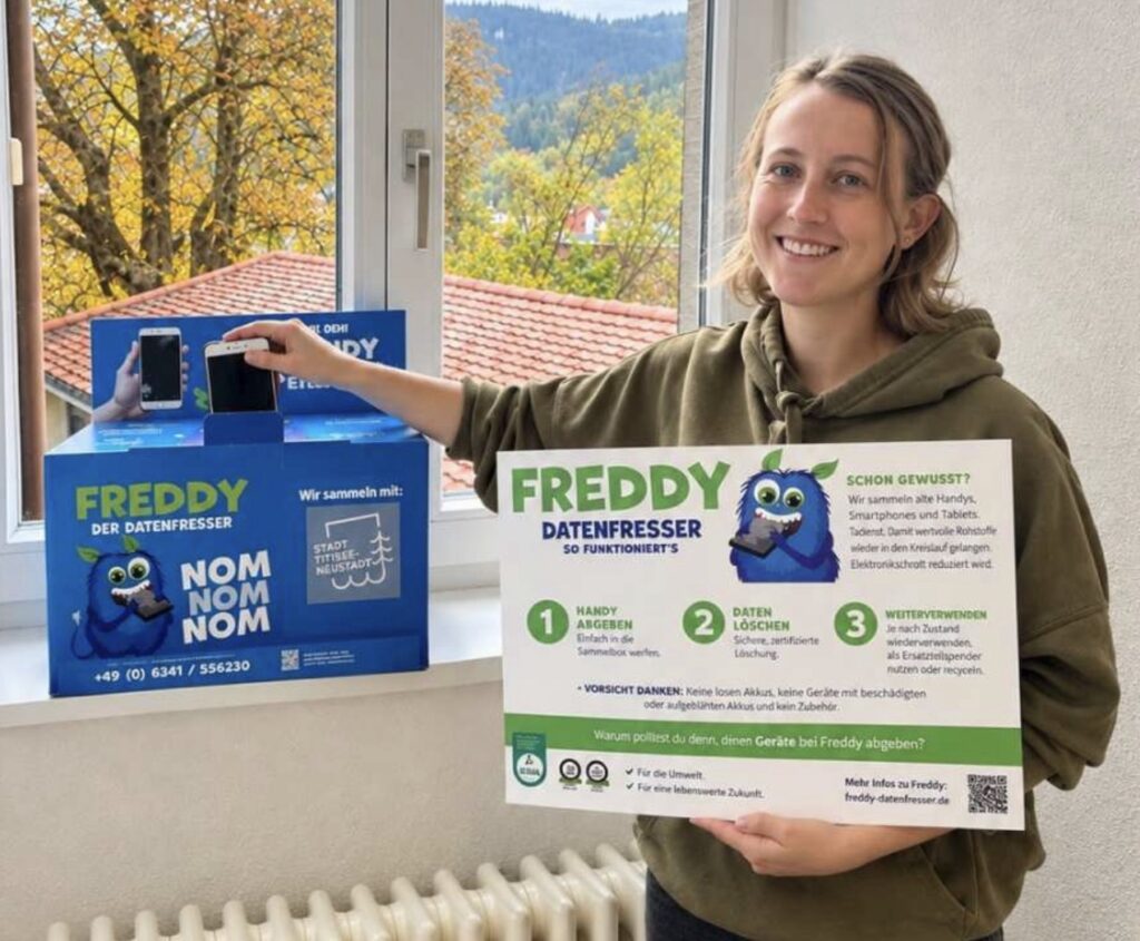 Titisee-Neustadt sammelt alte Handys mit „Freddy“ Sammelbehälter