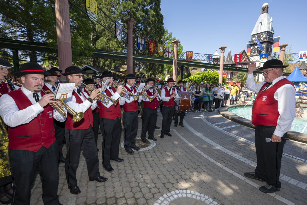 Europa-Park: Trabis und 1.000 Trachtenträger dieses Wochenende